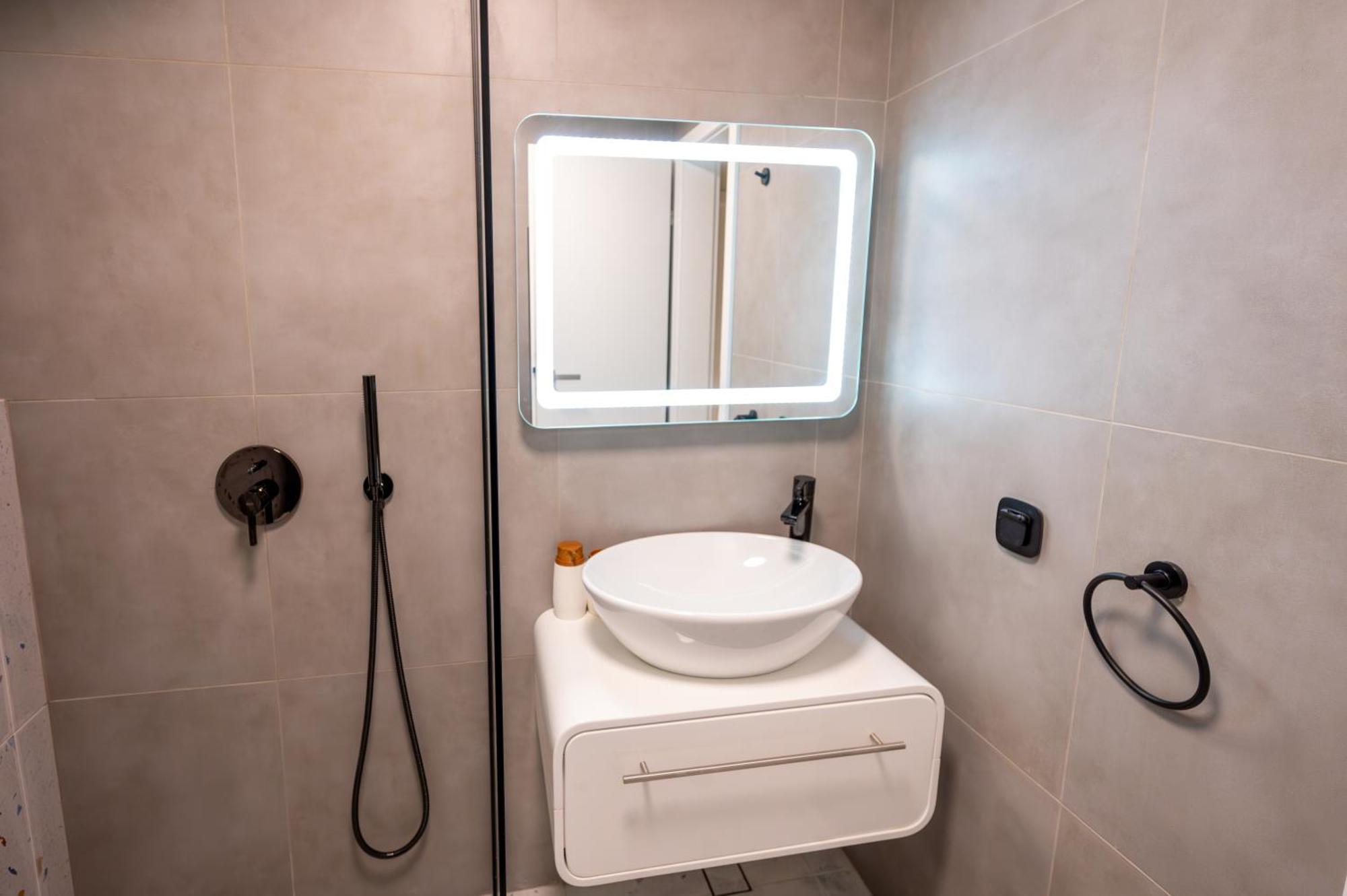Design 1Bdr Apartment Near City Center Sofia Luaran gambar